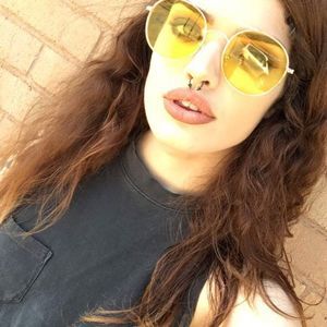 Meet your Posher, Amber